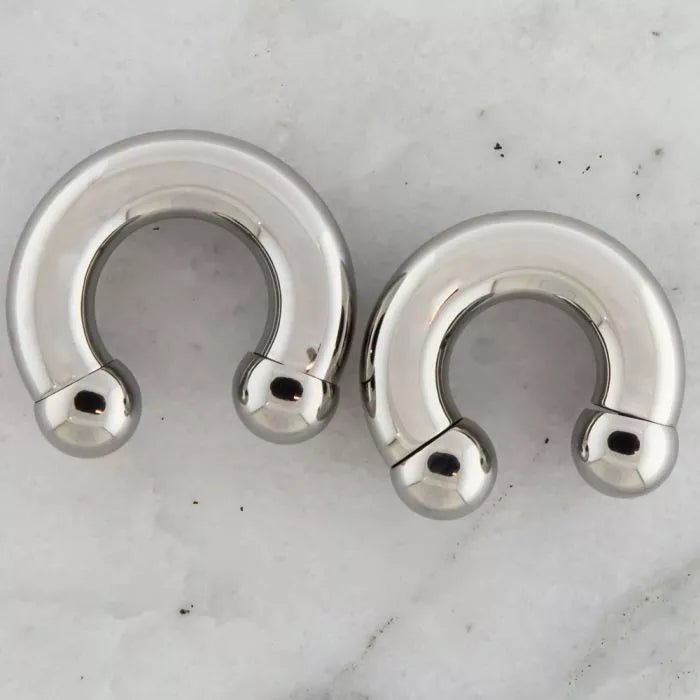 0g Steel Internally Threaded Horseshoe